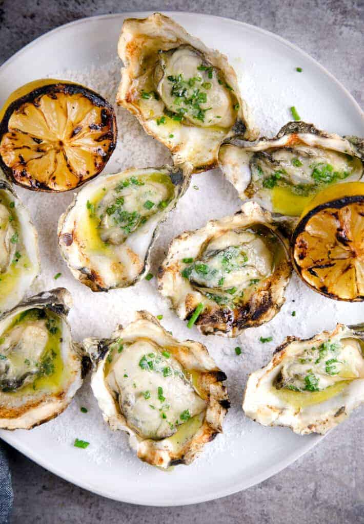https://www.vindulge.com/wp-content/uploads/2020/01/Grilled-Oysters-with-White-Wine-Butter-Sauce-710x1024.jpg
