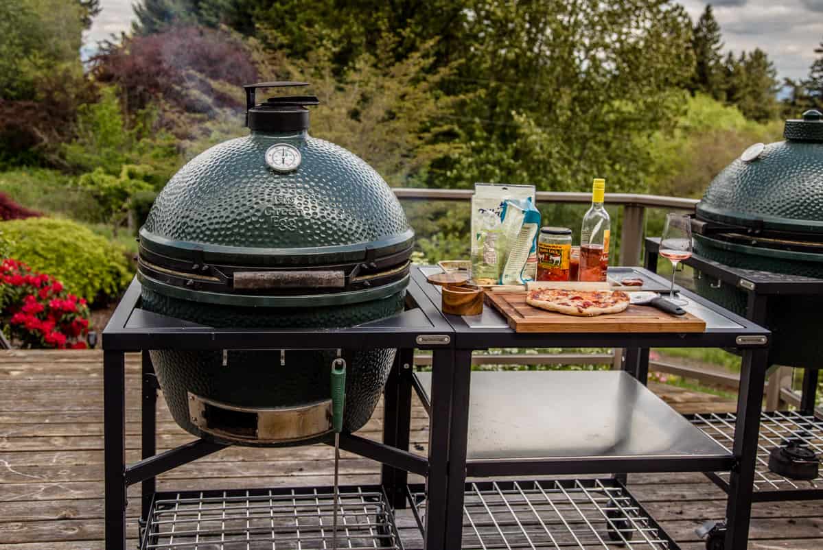 How to Grill Pizza on a Big Green Egg - Vindulge