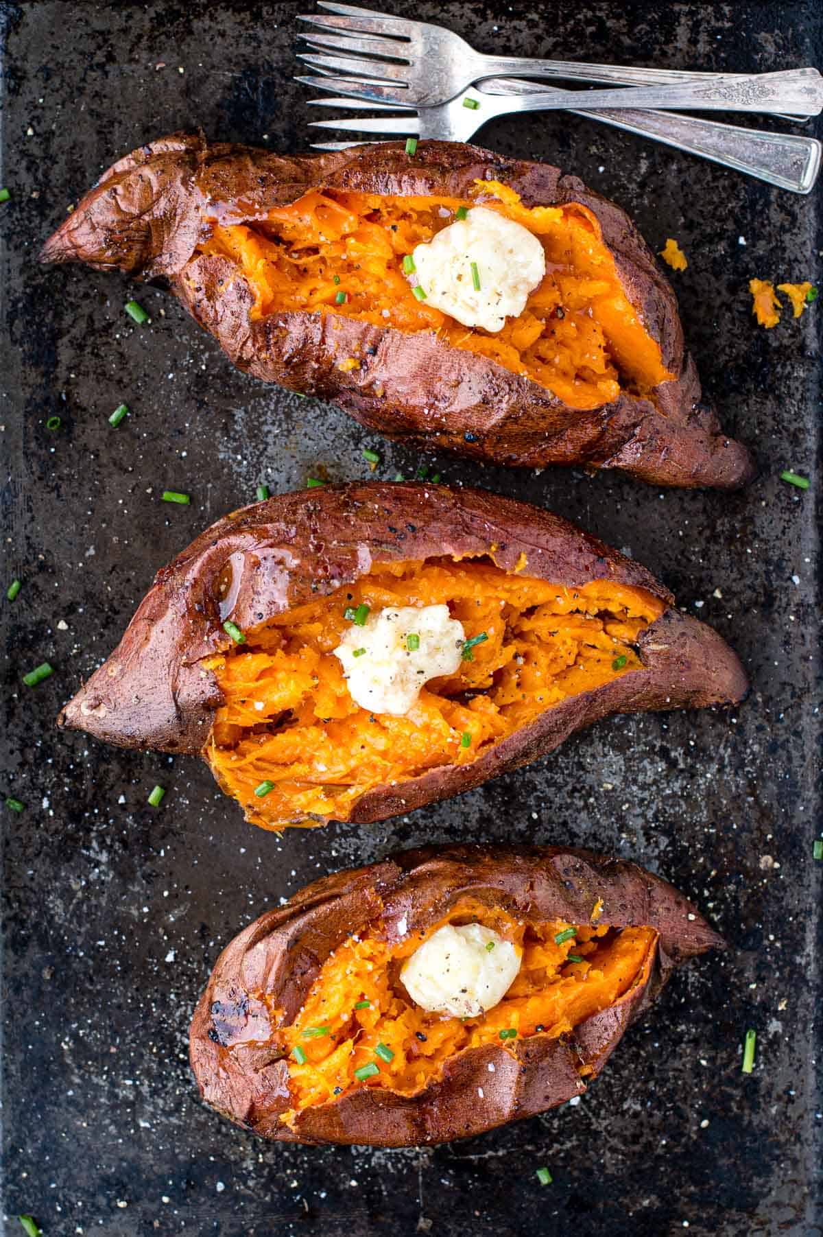https://www.vindulge.com/wp-content/uploads/2020/10/Grilled-Baked-Sweet-Potatoes.jpg
