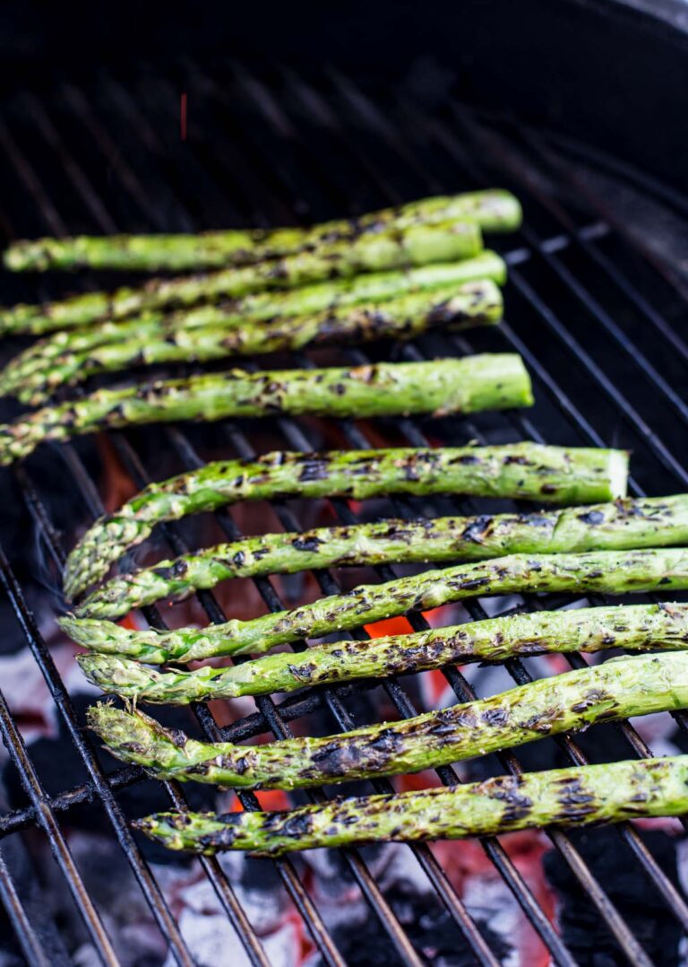 Grilled Asparagus with BBQ Hollandaise Sauce - Vindulge