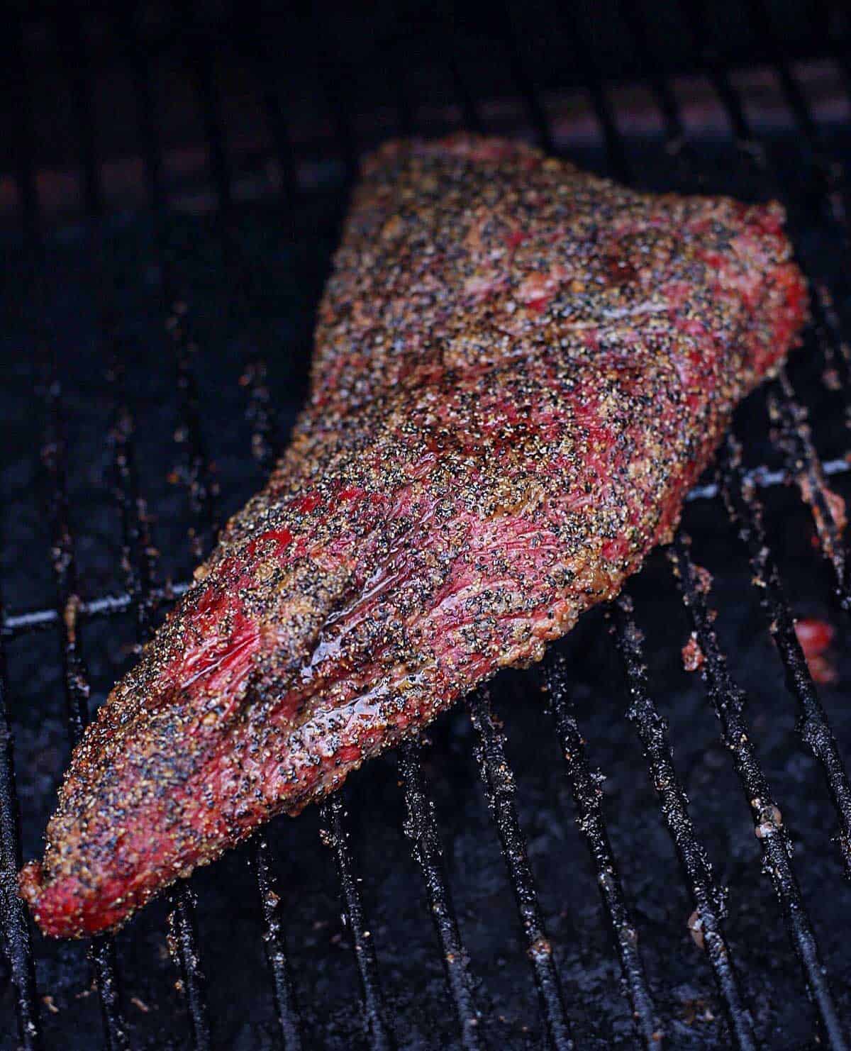 https://www.vindulge.com/wp-content/uploads/2022/04/Smoked-Tri-Tip-on-the-grill.jpg