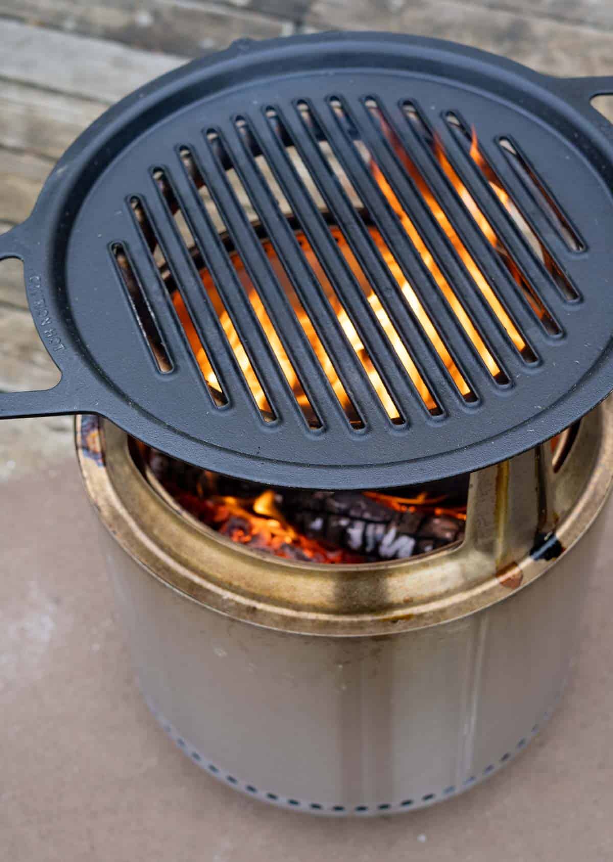 https://www.vindulge.com/wp-content/uploads/2023/02/Solo-Stove-Bonfire-hub-grill-grate-heating.jpg