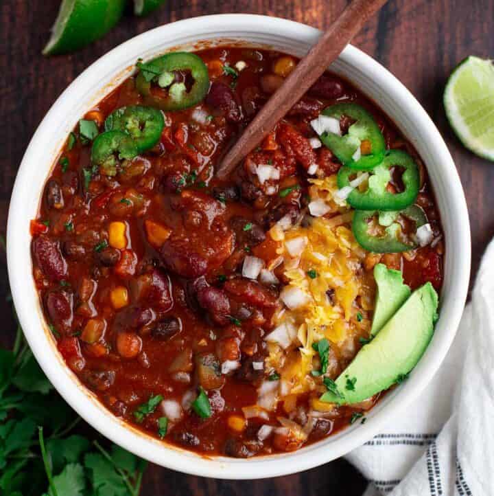 The Ultimate Vegetarian Chili Recipe - Vindulge