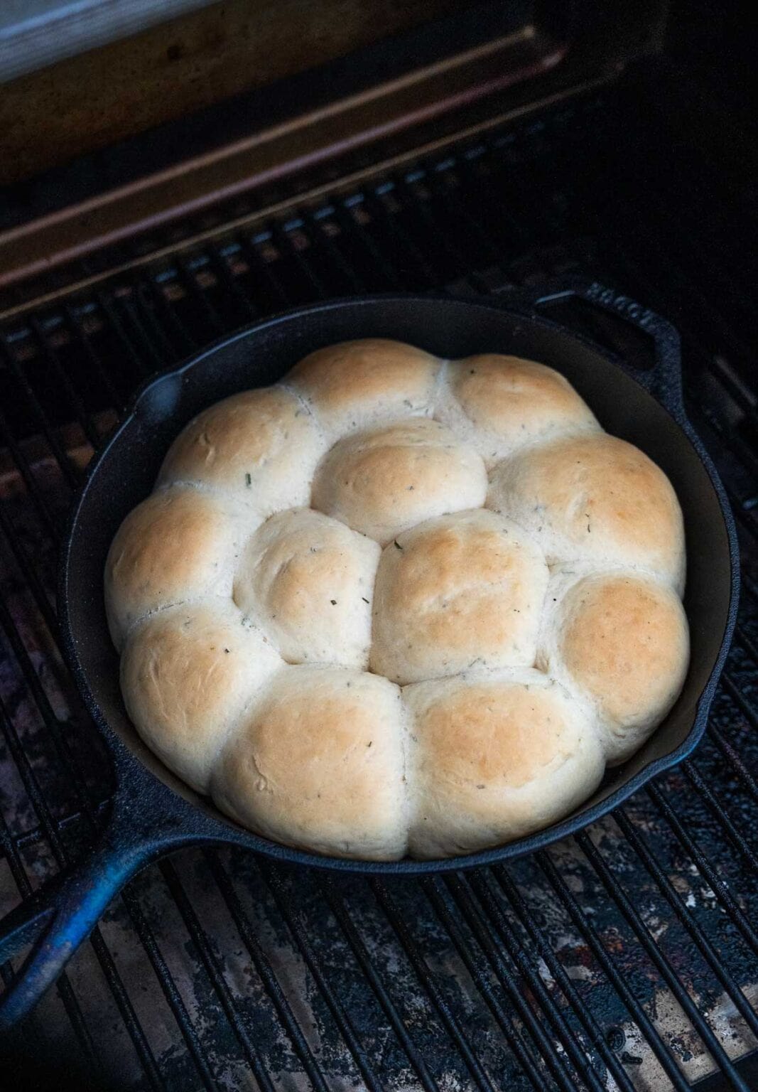 Easy Skillet Dinner Rolls on the Grill Vindulge