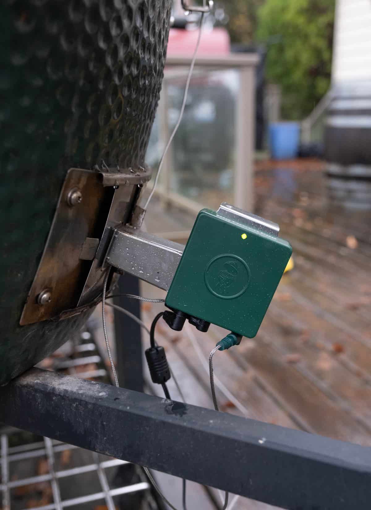 A side shot showing a solid green light on the Egg Genius with the wires all plugged in.